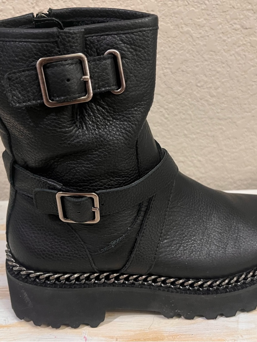 Vince Cumuto Black Leather Buckle Chain-Trim Combat Boots - Picture 3 of 8
